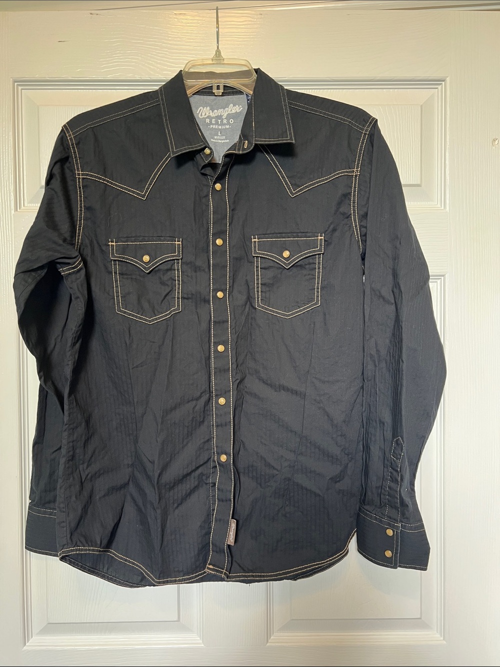 Wrangler Black Western Snap-Front Shirt with Contrasting Stitching